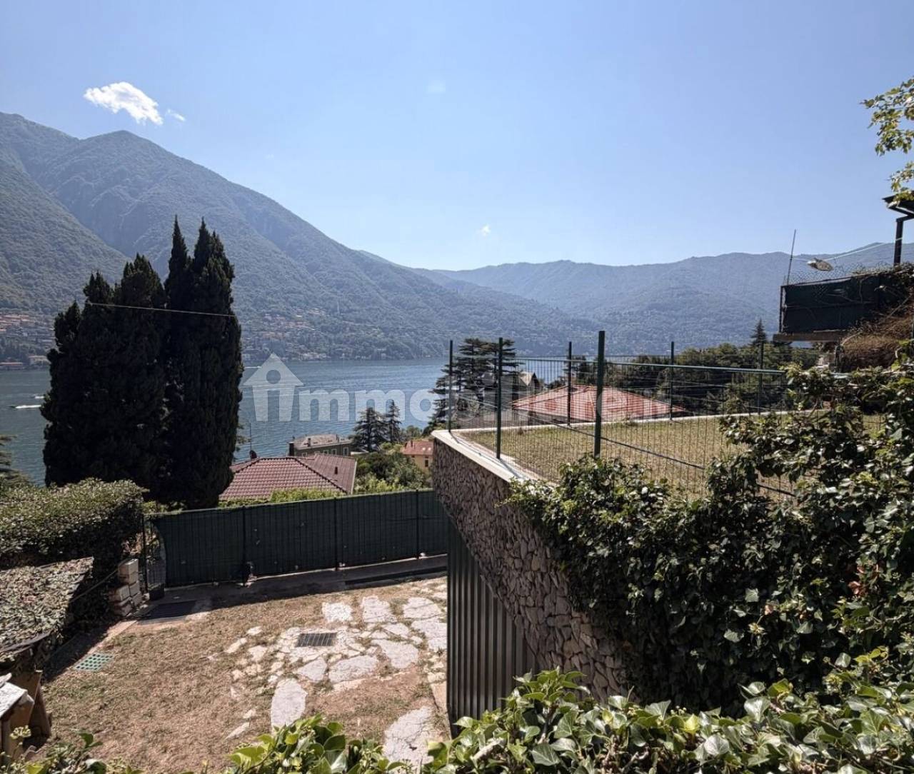 Bilocale Laglio vista lago di Como con terrazzo e giardino